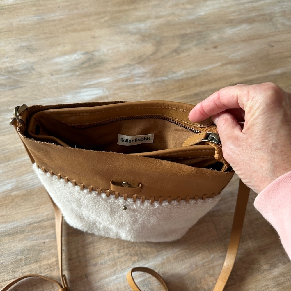 Roller Rabbit cross body handbag - Picture 2 of 5